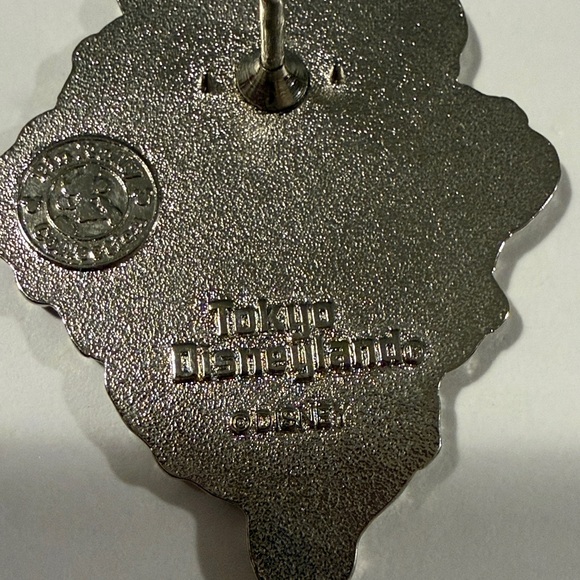 Disney Tokyo Pin Rally Pin - Picture 2 of 3